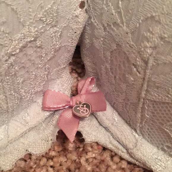 Victoria’s Secret Body Push Up Bra - Picture 2 of 4